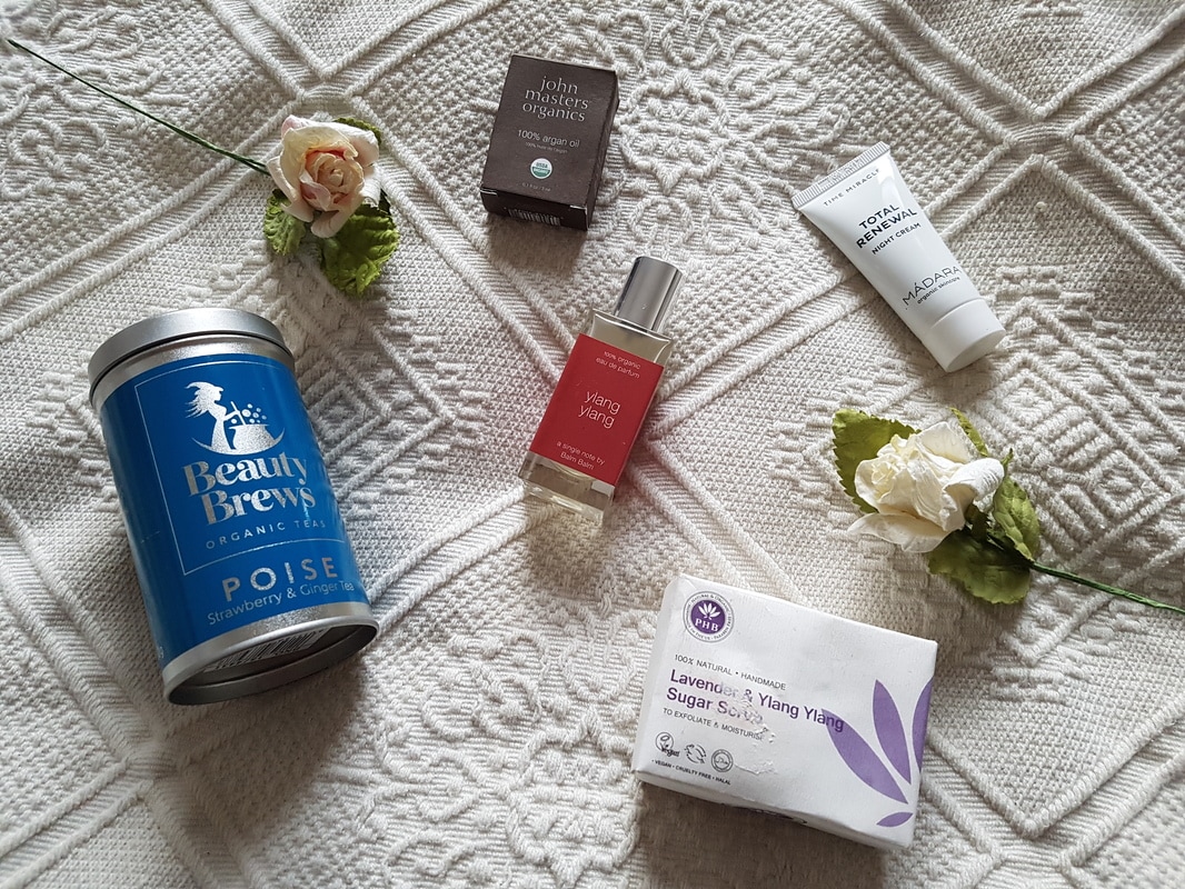December Love Lula Beauty Box review - Lost in the North